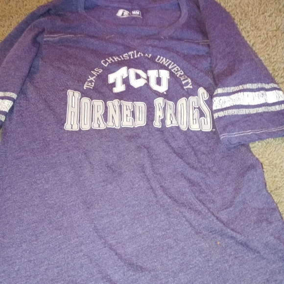 A v neck tee - Picture 3 of 3